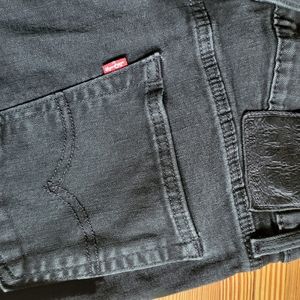 LEVIS MEN JEANS SIZE 33